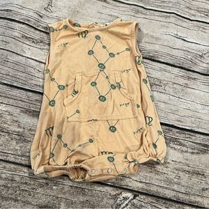 Kate Quinn Bamboo Romper with Virgo Print; creamy peach w/ green size 3-6 months